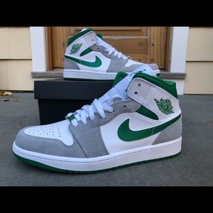 Jordan 1 Grey Green SE (Dead-Stock)